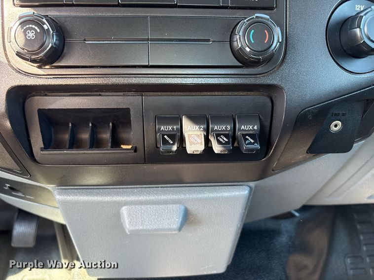 image for item DX8005 2011 Ford F350 Super Duty bucket truck