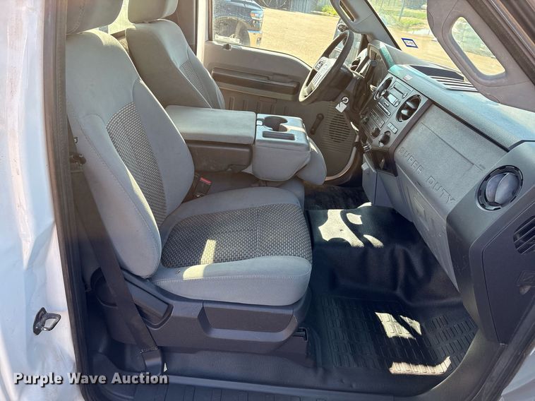 image for item DX8005 2011 Ford F350 Super Duty bucket truck