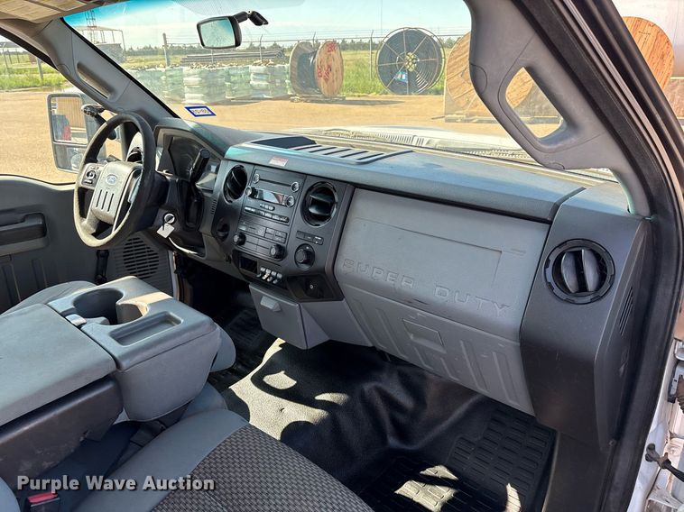 image for item DX8005 2011 Ford F350 Super Duty bucket truck