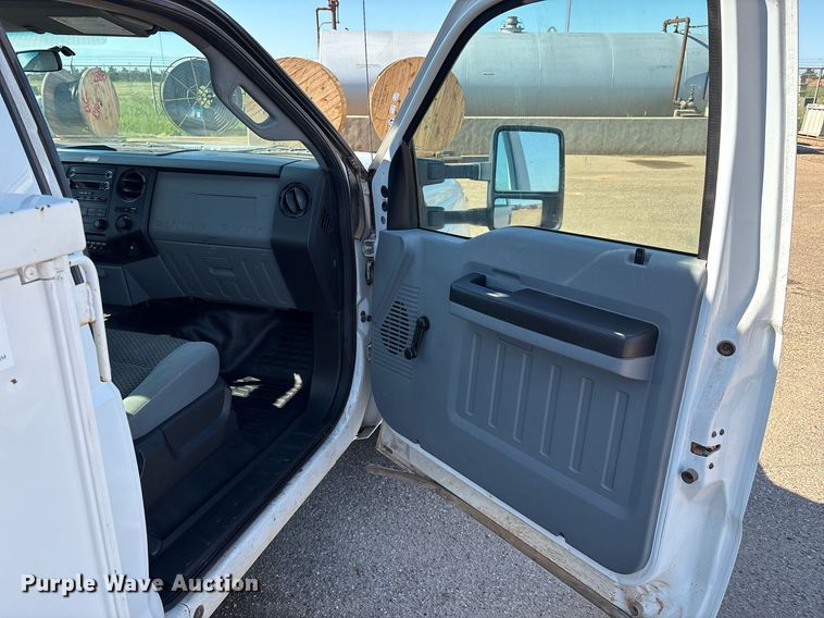 image for item DX8005 2011 Ford F350 Super Duty bucket truck