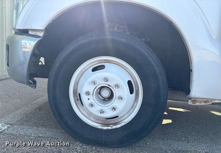 image for item DX8005 2011 Ford F350 Super Duty bucket truck