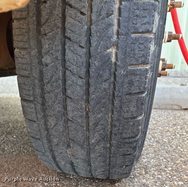 image for item DX8005 2011 Ford F350 Super Duty bucket truck