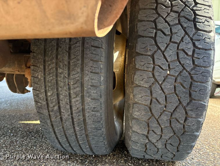 image for item DX8005 2011 Ford F350 Super Duty bucket truck