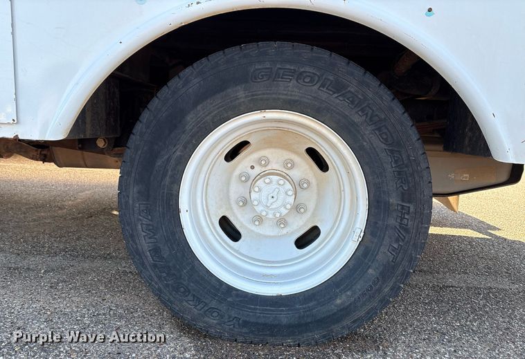 image for item DX8005 2011 Ford F350 Super Duty bucket truck