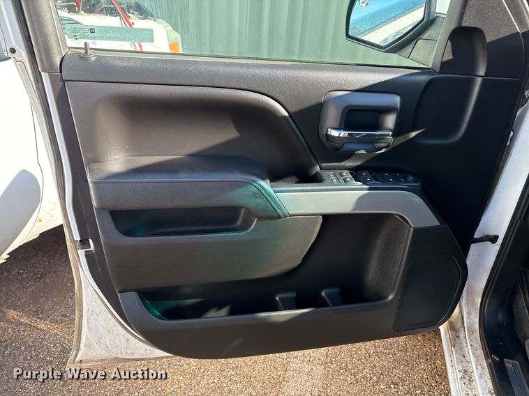 image for item DX8006 2018 Chevrolet Silverado 1500 Double Cab pickup truck