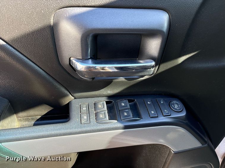 image for item DX8006 2018 Chevrolet Silverado 1500 Double Cab pickup truck