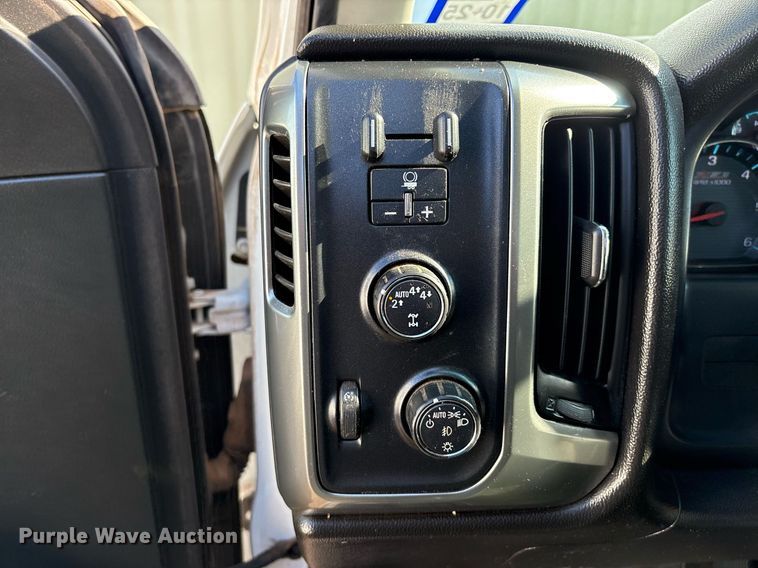 image for item DX8006 2018 Chevrolet Silverado 1500 Double Cab pickup truck