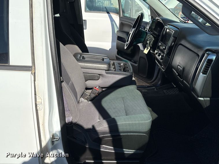 image for item DX8006 2018 Chevrolet Silverado 1500 Double Cab pickup truck