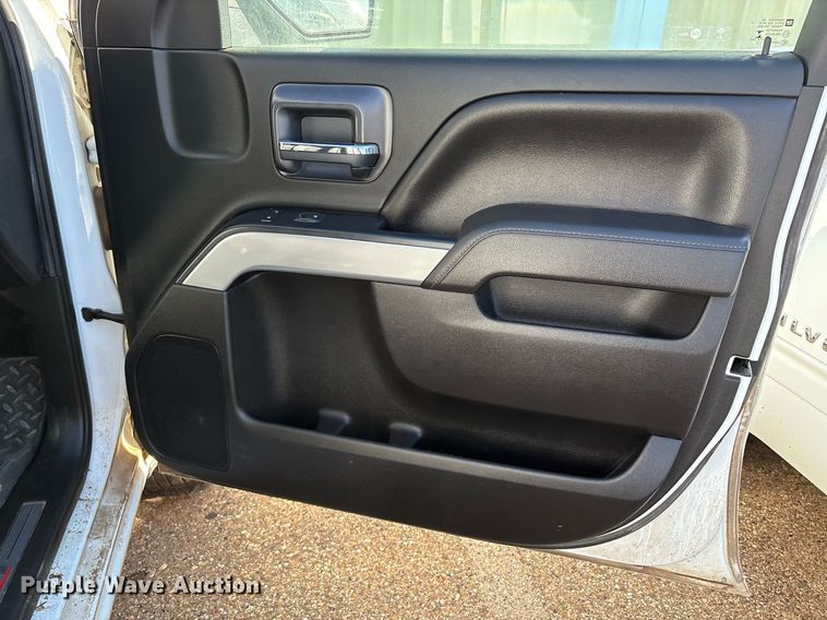 image for item DX8006 2018 Chevrolet Silverado 1500 Double Cab pickup truck