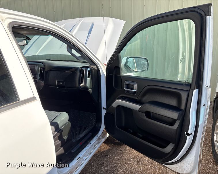 image for item DX8006 2018 Chevrolet Silverado 1500 Double Cab pickup truck