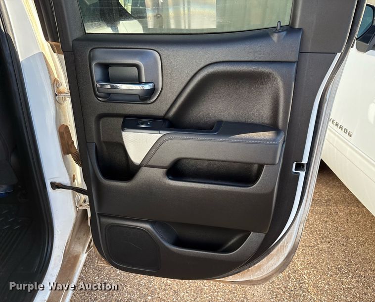 image for item DX8006 2018 Chevrolet Silverado 1500 Double Cab pickup truck