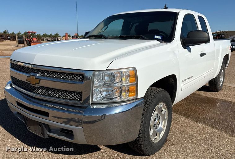 image for item DX8007 2013 Chevrolet Silverado 1500 Ext. Cab pickup truck