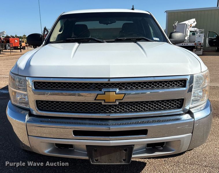 image for item DX8007 2013 Chevrolet Silverado 1500 Ext. Cab pickup truck