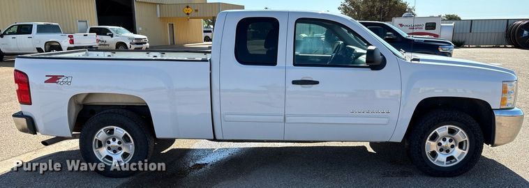 image for item DX8007 2013 Chevrolet Silverado 1500 Ext. Cab pickup truck
