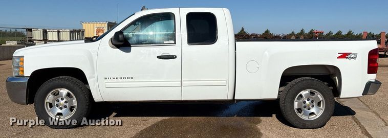 image for item DX8007 2013 Chevrolet Silverado 1500 Ext. Cab pickup truck