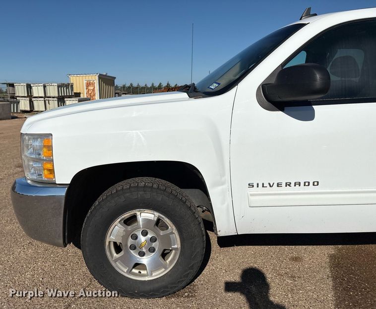 image for item DX8007 2013 Chevrolet Silverado 1500 Ext. Cab pickup truck
