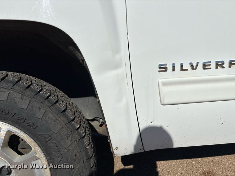 image for item DX8007 2013 Chevrolet Silverado 1500 Ext. Cab pickup truck