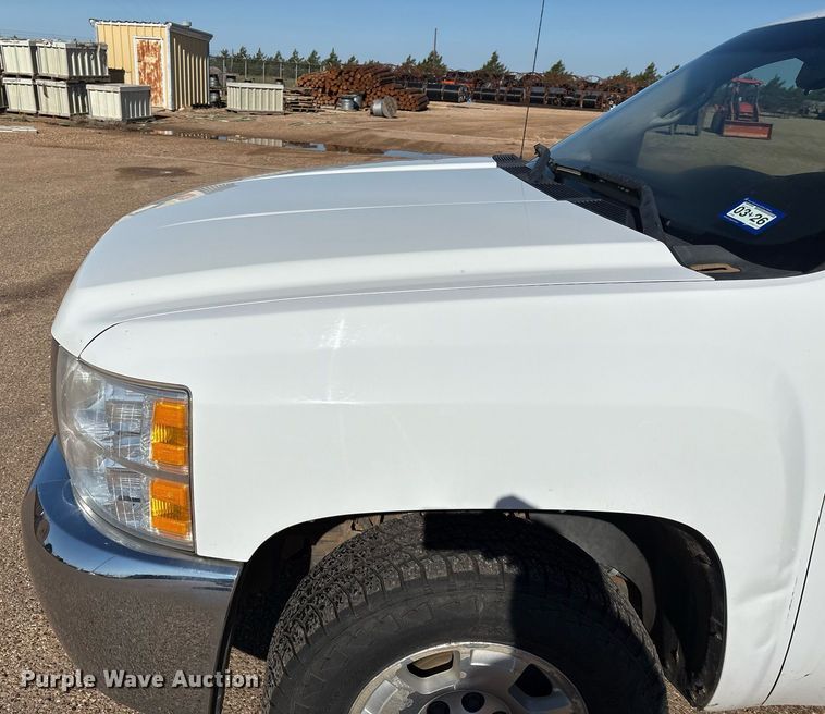 image for item DX8007 2013 Chevrolet Silverado 1500 Ext. Cab pickup truck