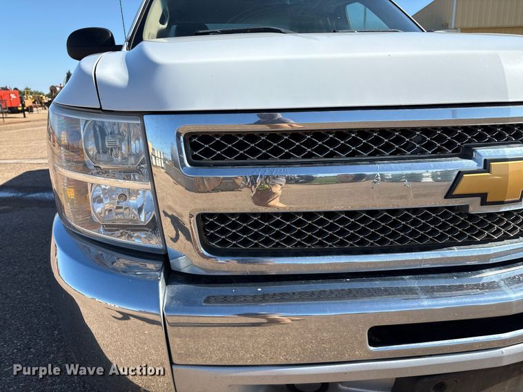 image for item DX8007 2013 Chevrolet Silverado 1500 Ext. Cab pickup truck