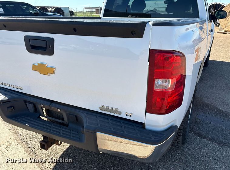 image for item DX8007 2013 Chevrolet Silverado 1500 Ext. Cab pickup truck