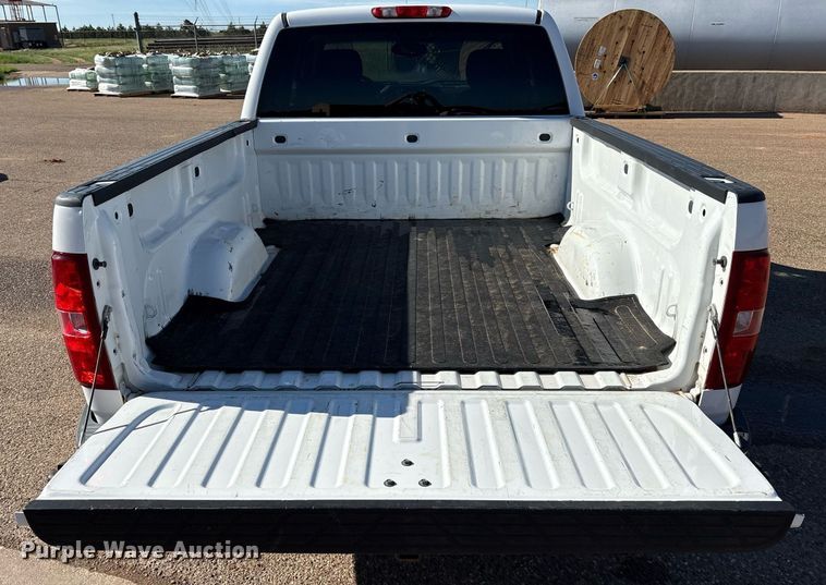 image for item DX8007 2013 Chevrolet Silverado 1500 Ext. Cab pickup truck