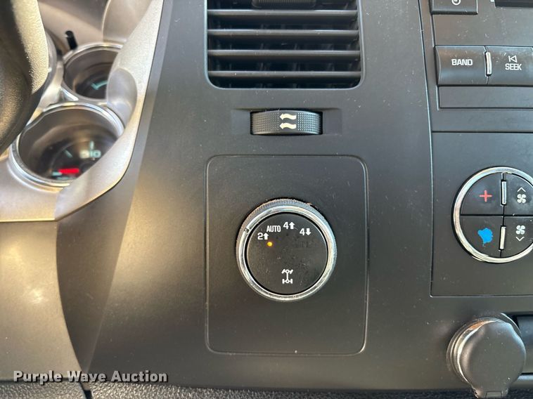 image for item DX8007 2013 Chevrolet Silverado 1500 Ext. Cab pickup truck