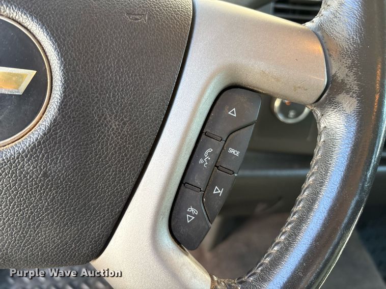 image for item DX8007 2013 Chevrolet Silverado 1500 Ext. Cab pickup truck