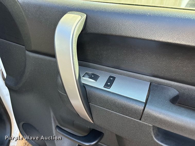 image for item DX8007 2013 Chevrolet Silverado 1500 Ext. Cab pickup truck