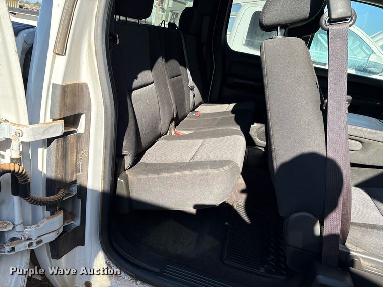 image for item DX8007 2013 Chevrolet Silverado 1500 Ext. Cab pickup truck