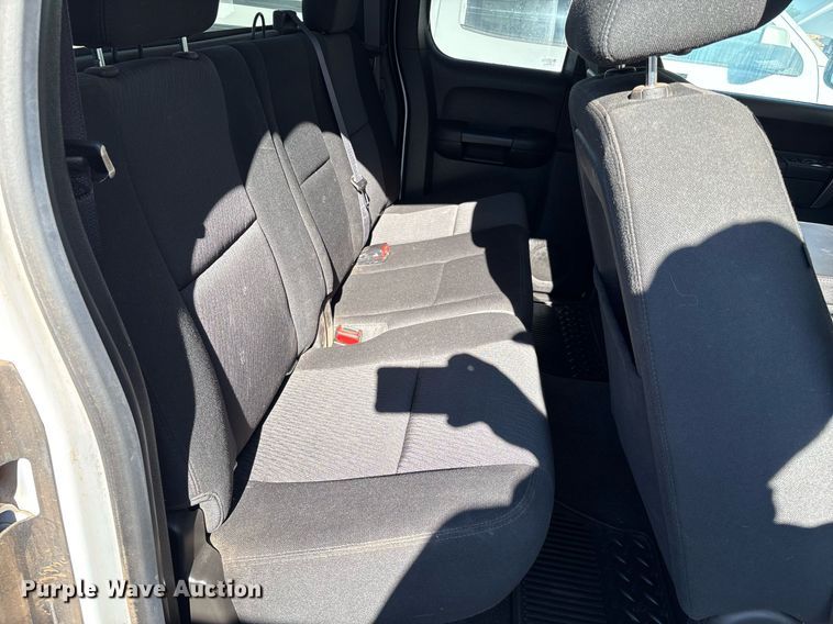 image for item DX8007 2013 Chevrolet Silverado 1500 Ext. Cab pickup truck