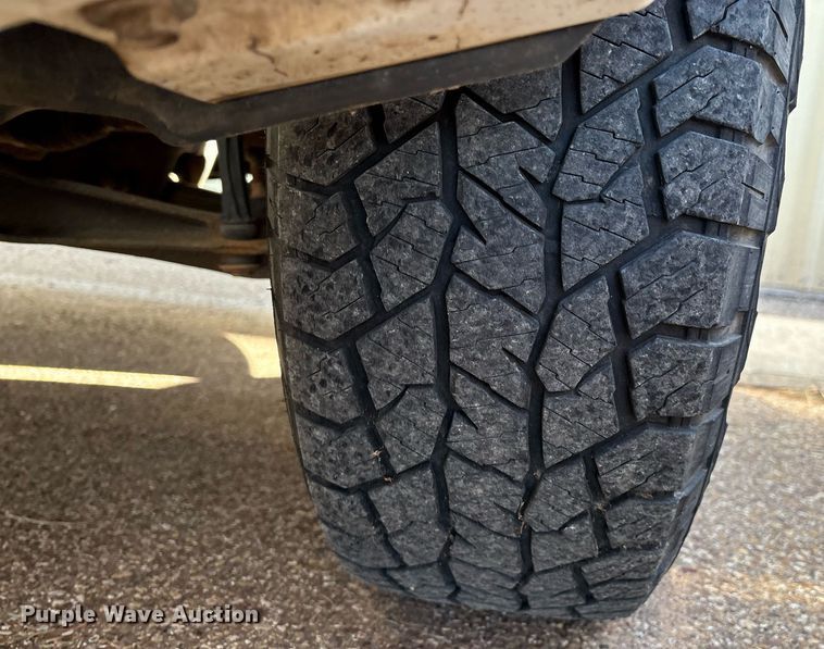 image for item DX8007 2013 Chevrolet Silverado 1500 Ext. Cab pickup truck