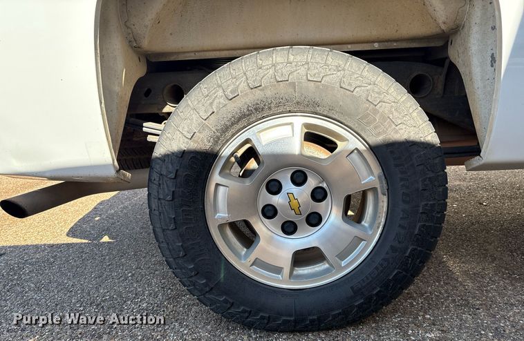 image for item DX8007 2013 Chevrolet Silverado 1500 Ext. Cab pickup truck