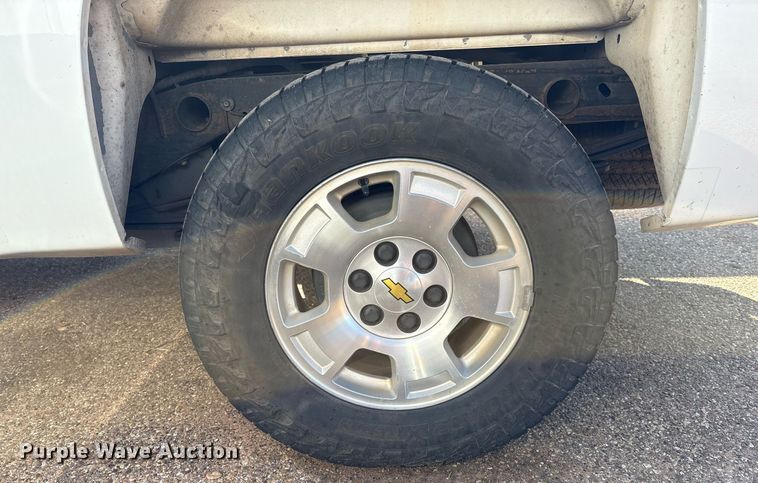 image for item DX8007 2013 Chevrolet Silverado 1500 Ext. Cab pickup truck