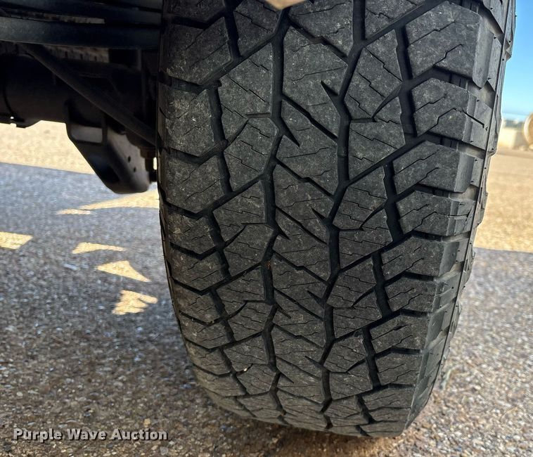 image for item DX8007 2013 Chevrolet Silverado 1500 Ext. Cab pickup truck