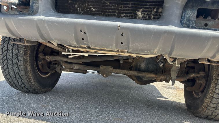image for item DY0360 2003 Ford F250 flatbed pickup truck