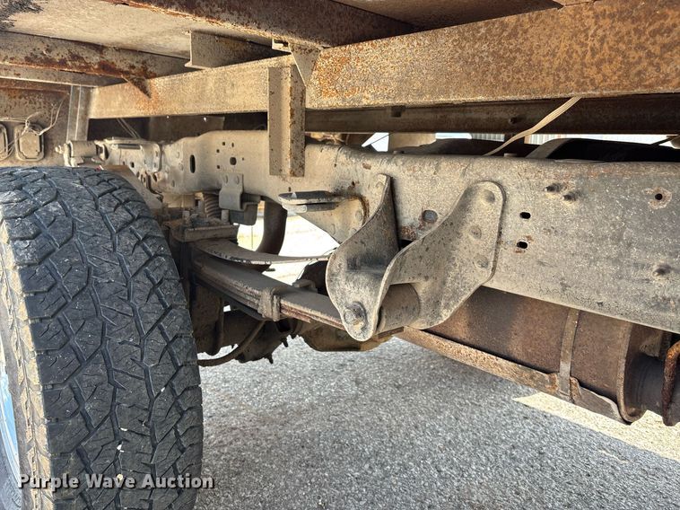 image for item DY0360 2003 Ford F250 flatbed pickup truck