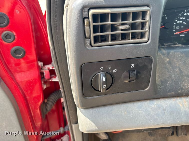image for item DY0360 2003 Ford F250 flatbed pickup truck