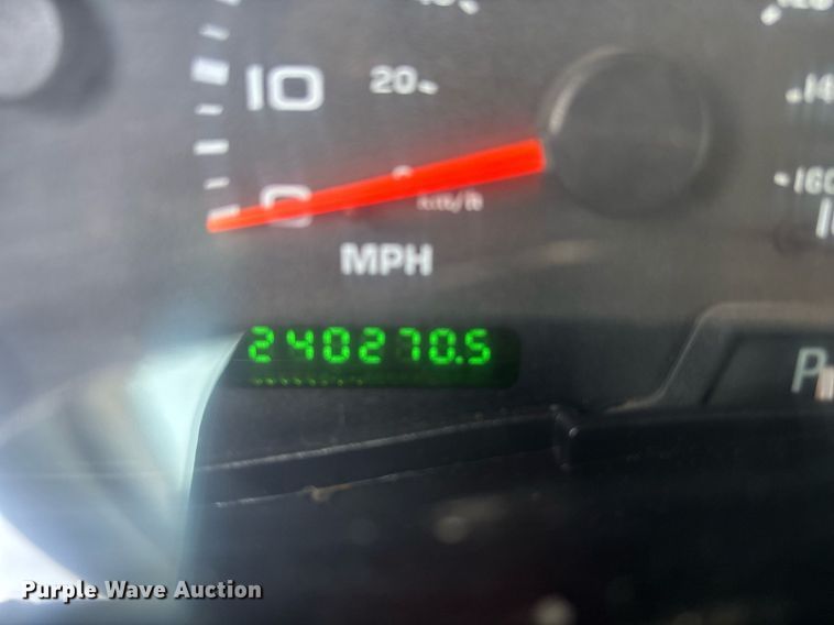 image for item DY0360 2003 Ford F250 flatbed pickup truck