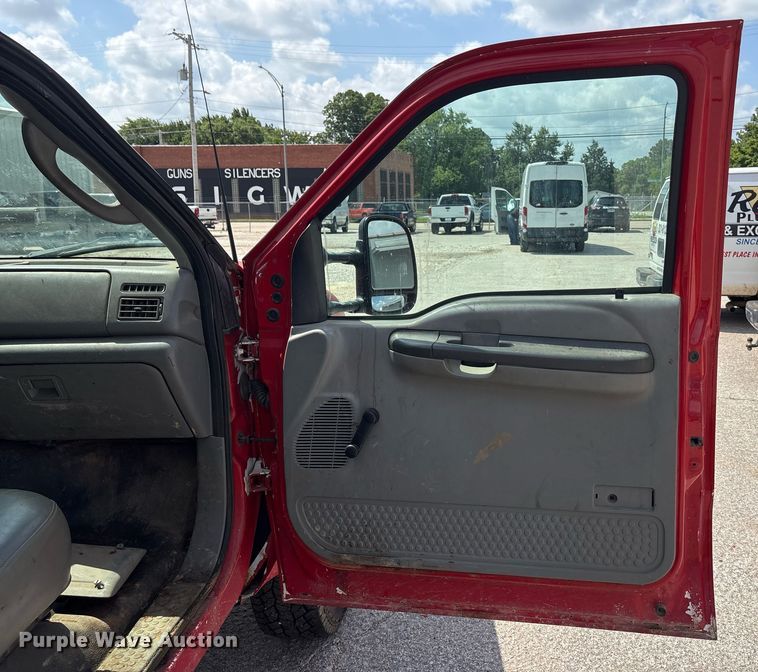 image for item DY0360 2003 Ford F250 flatbed pickup truck