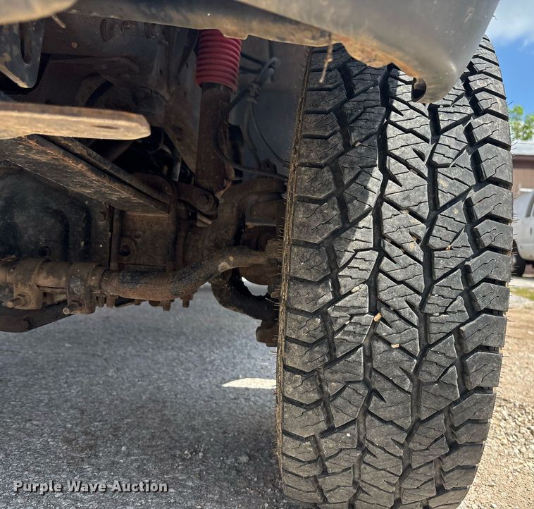 image for item DY0360 2003 Ford F250 flatbed pickup truck