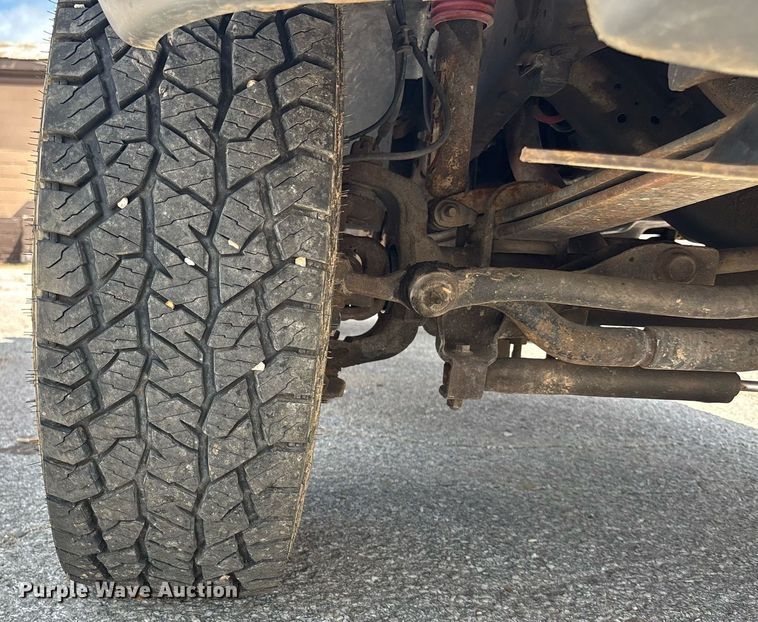image for item DY0360 2003 Ford F250 flatbed pickup truck