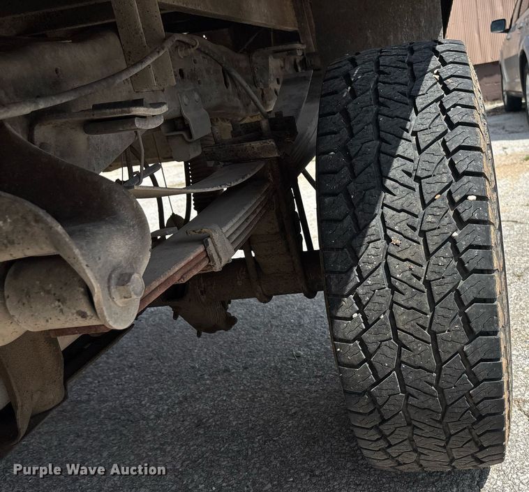 image for item DY0360 2003 Ford F250 flatbed pickup truck