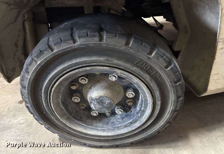 image for item DY0742 2016 UniCarriers PF80YLP forklift