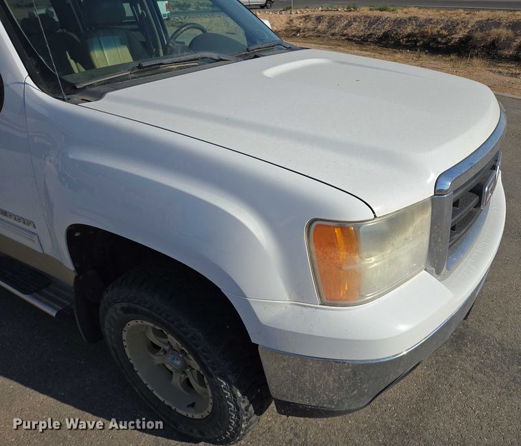 image for item DY0967 2011 GMC Sierra 1500 Crew Cab pickup truck