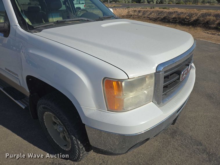 image for item DY0967 2011 GMC Sierra 1500 Crew Cab pickup truck