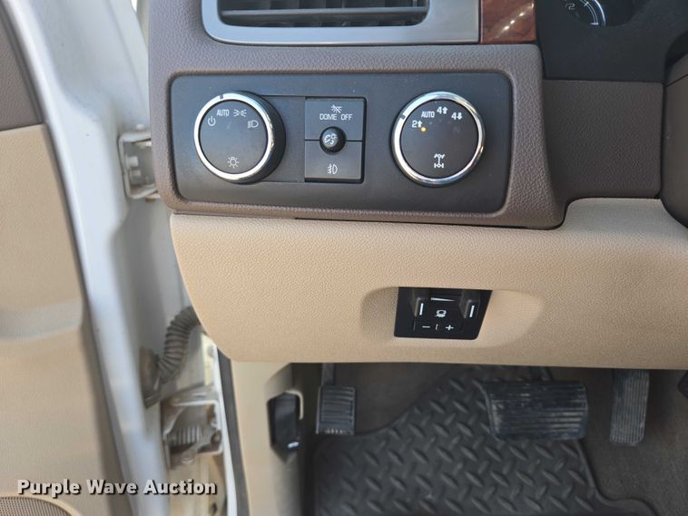 image for item DY0967 2011 GMC Sierra 1500 Crew Cab pickup truck