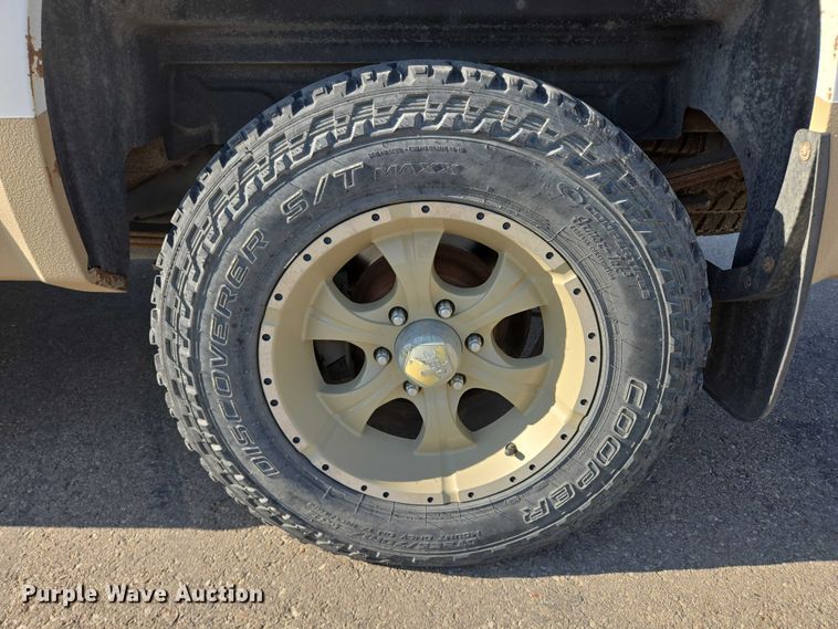 image for item DY0967 2011 GMC Sierra 1500 Crew Cab pickup truck