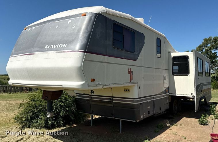 image for item DZ8588 1993 Fleetwood Avion camper
