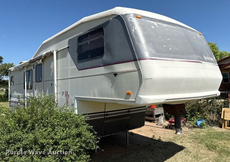 image for item DZ8588 1993 Fleetwood Avion camper