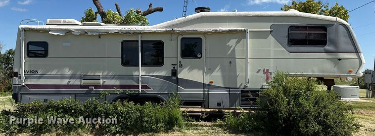 image for item DZ8588 1993 Fleetwood Avion camper